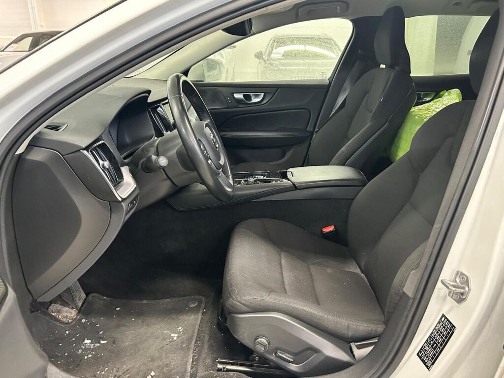 Volvo V60 2021 Valkoinen