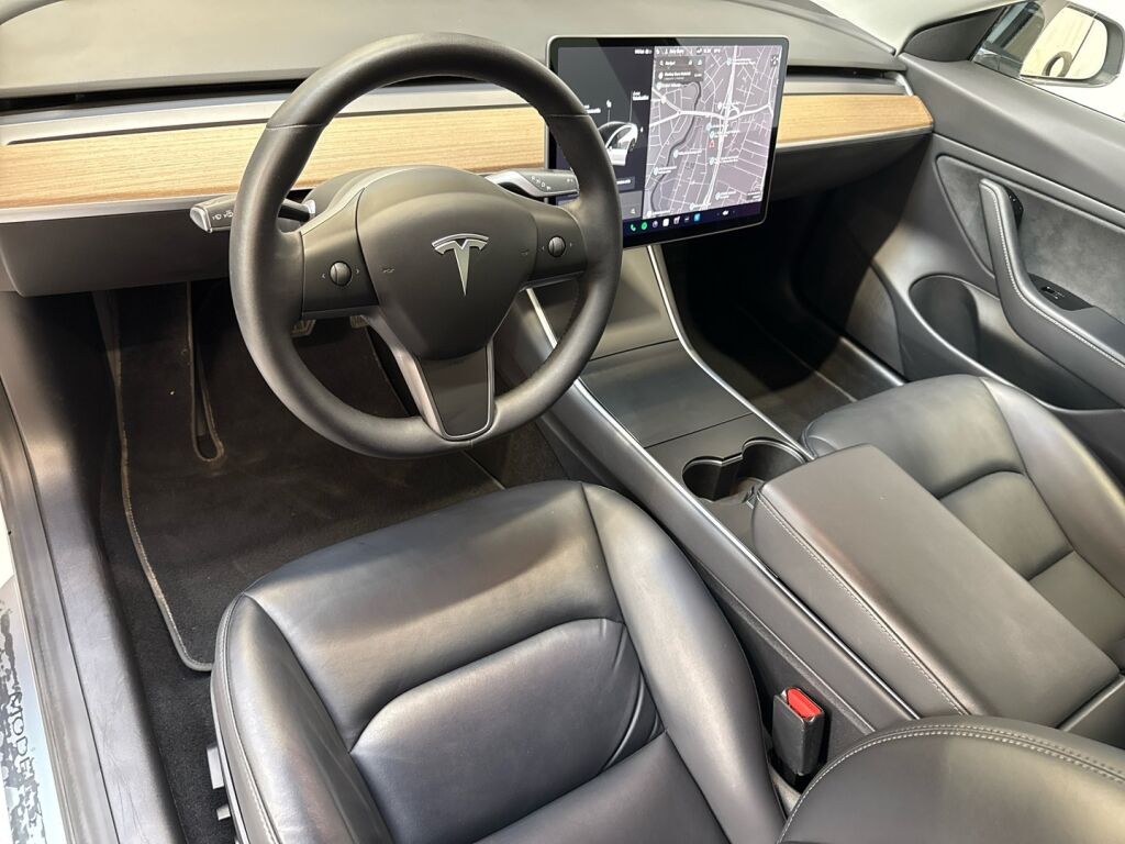 Tesla Model 3 2019 Valkoinen