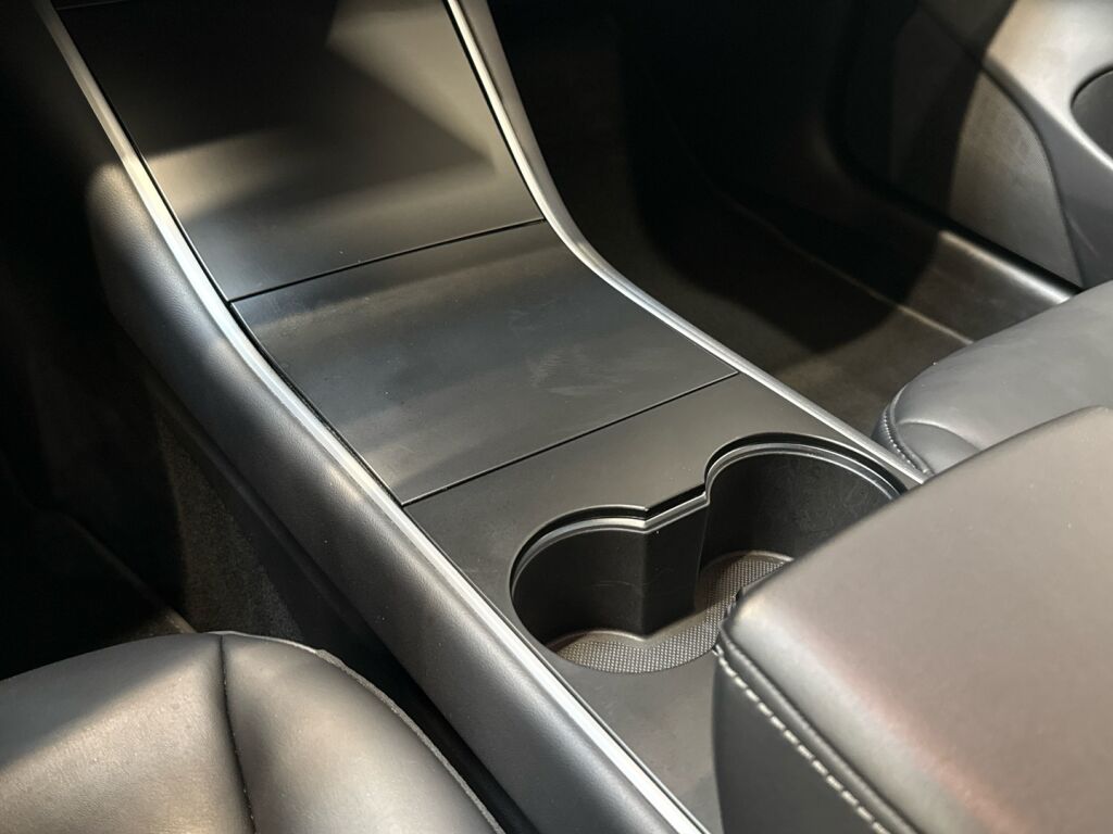 Tesla Model 3 2019 Valkoinen