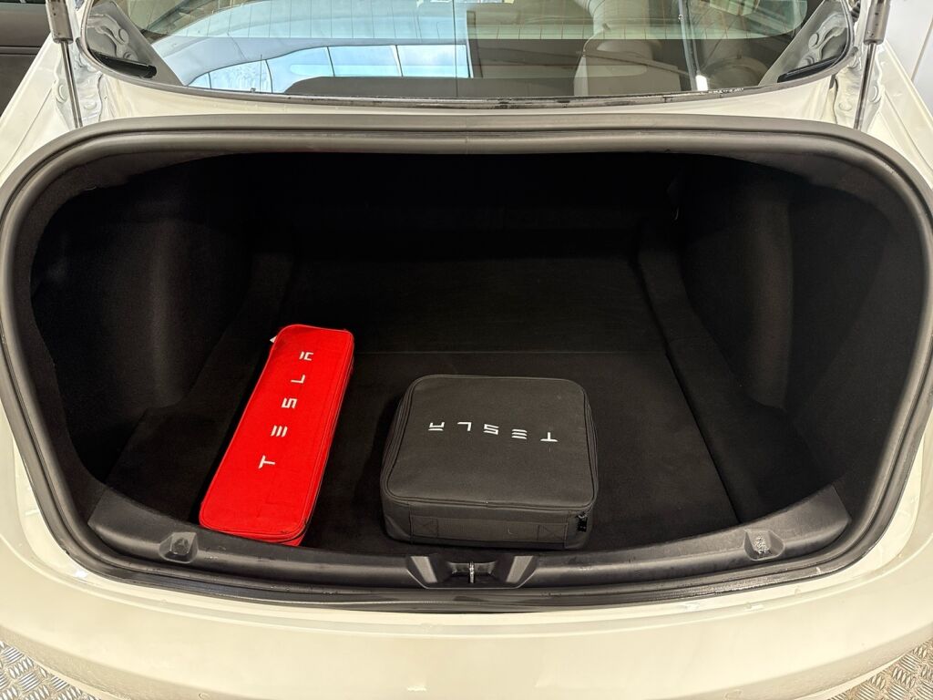 Tesla Model 3 2019 Valkoinen
