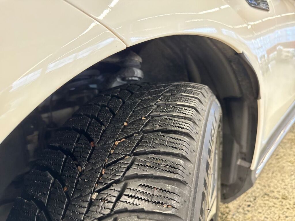 Mercedes-Benz EQC 2021 Valkoinen