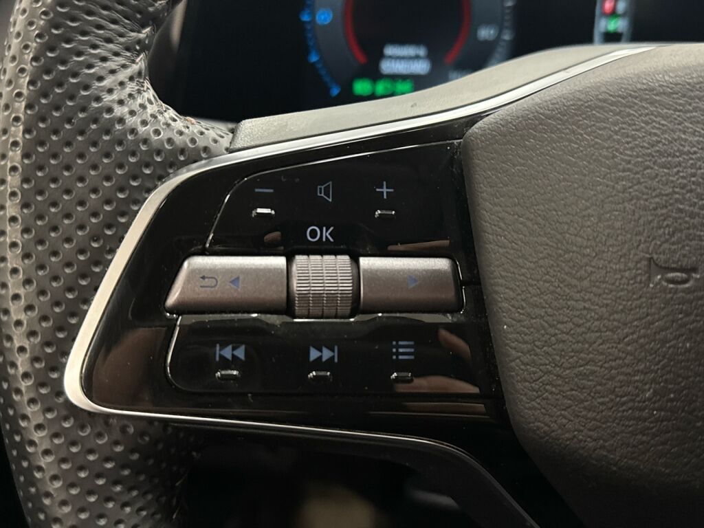 Nissan Ariya 2025 Monivär.