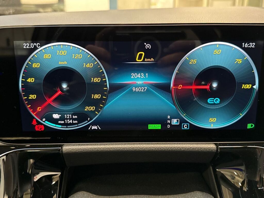Mercedes-Benz EQA 2022 Valkoinen