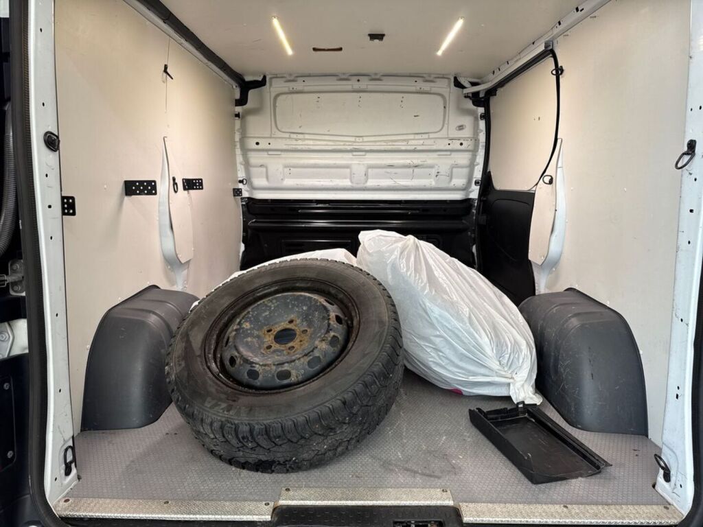 Renault Trafic 2017 Valkoinen