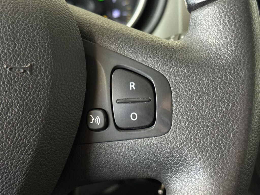 Renault Trafic 2017 Valkoinen