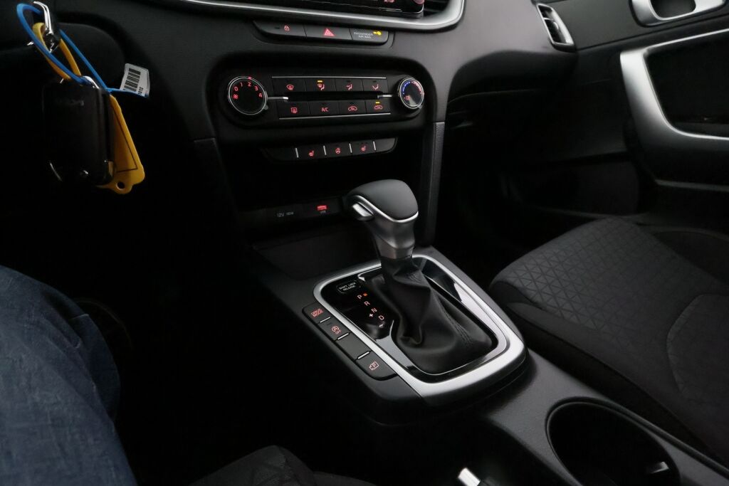 Kia Ceed 2025 Valkoinen