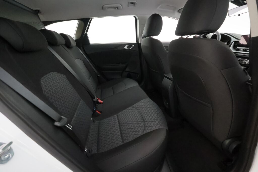 Kia Ceed 2025 Valkoinen