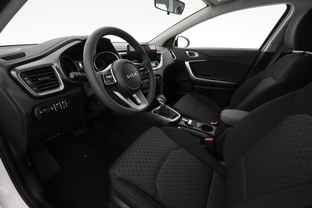 Kia Ceed 2025 Valkoinen