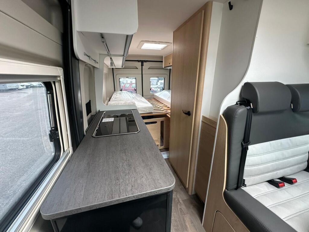 Sunlight ADVENTURE CLIFF VAN 640 EDITION BLUE 2025 6