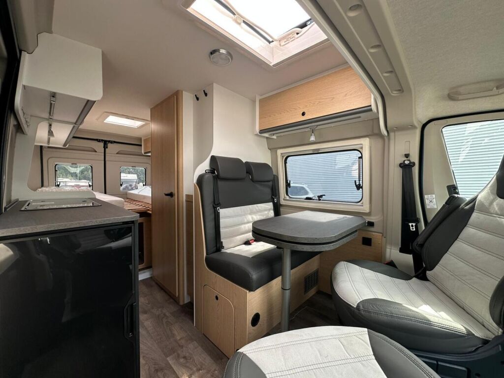 Sunlight ADVENTURE CLIFF VAN 640 EDITION BLUE 2025 6