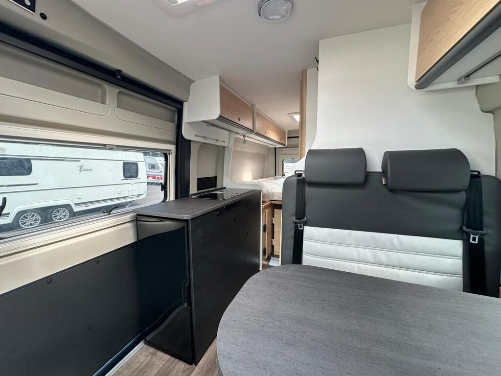 Sunlight ADVENTURE CLIFF VAN 640 EDITION BLUE 2025 6