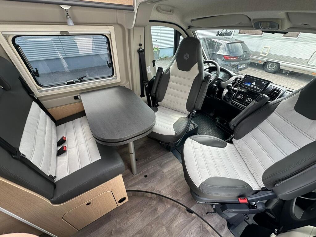 Sunlight ADVENTURE CLIFF VAN 640 EDITION BLUE 2025 6