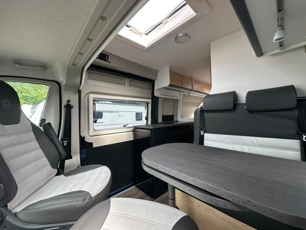 Sunlight ADVENTURE CLIFF VAN 640 EDITION BLUE 2025 6