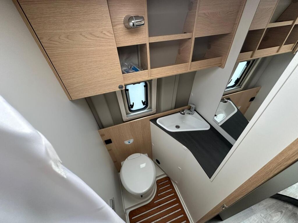 Sunlight ADVENTURE CLIFF VAN 640 EDITION BLUE 2025 6