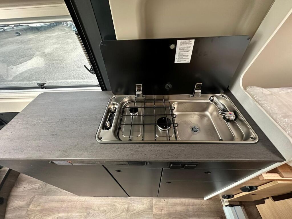 Sunlight ADVENTURE CLIFF VAN 640 EDITION BLUE 2025 6