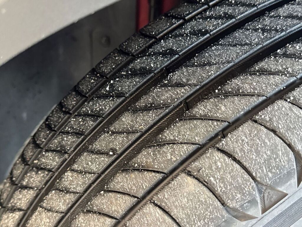 Peugeot e-2008 2022 Punainen