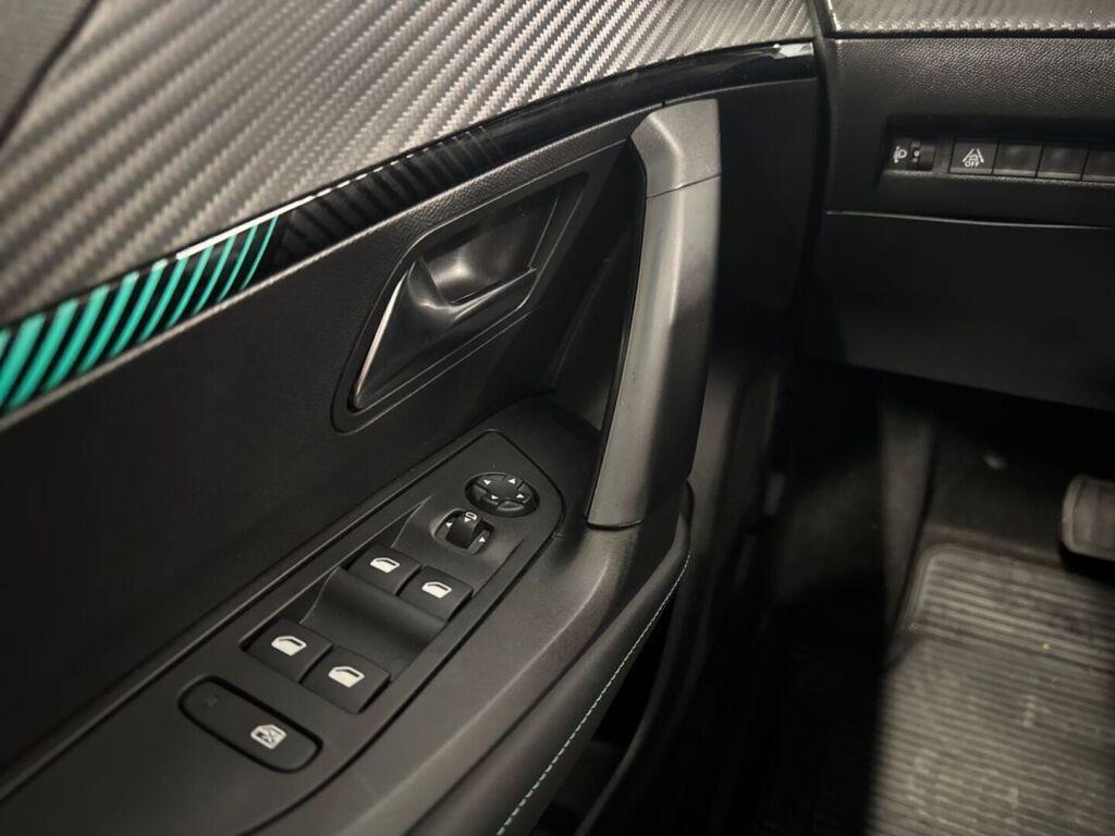 Peugeot e-2008 2022 Punainen