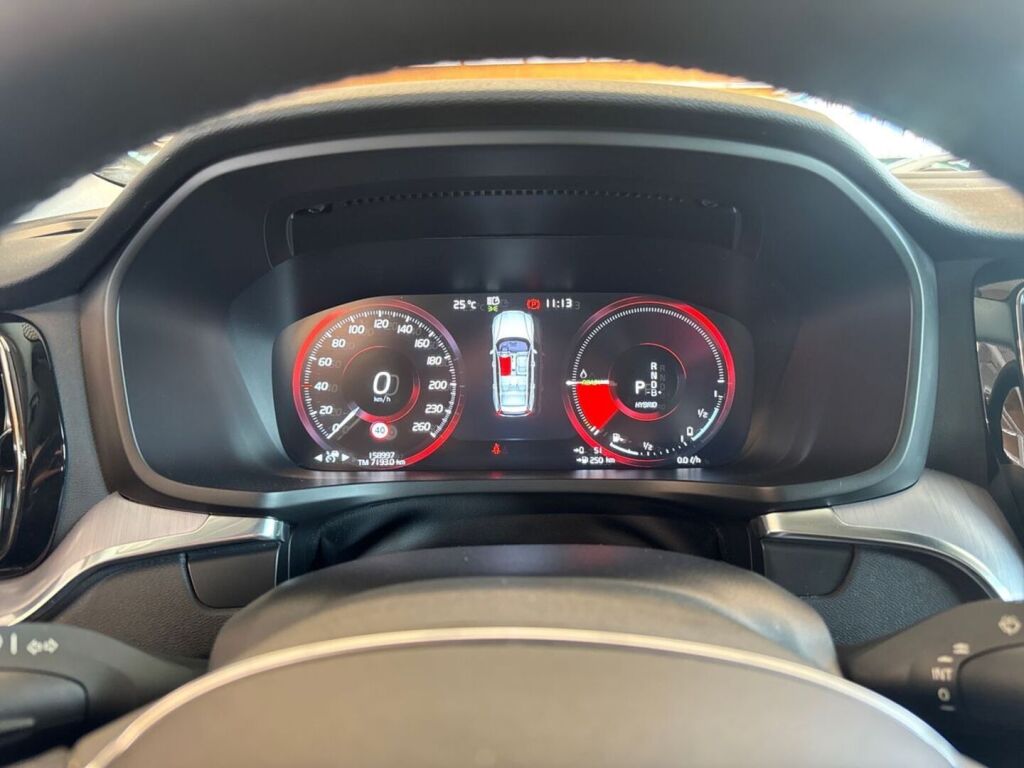 Volvo V60 2022 Musta