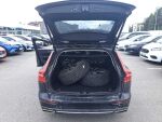 Volvo V60 2022 Musta