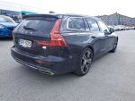 Volvo V60 2022 Musta