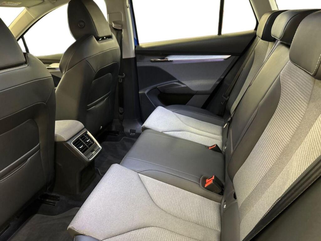 Skoda Enyaq 2022 Sininen