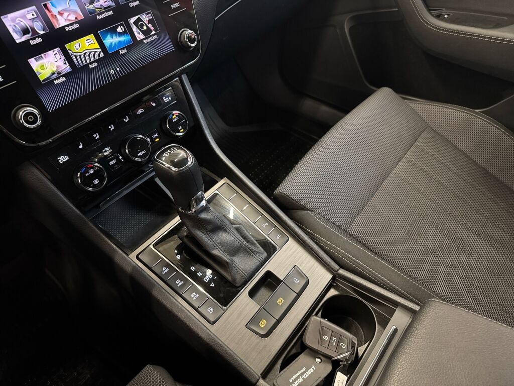 Skoda Superb 2020 Valkoinen