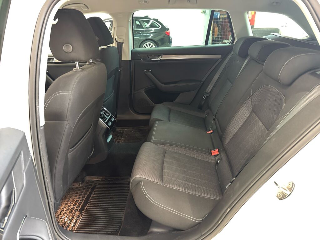 Skoda Superb 2020 Valkoinen