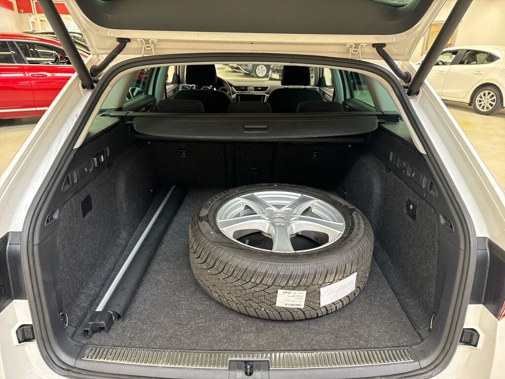 Skoda Superb 2020 Valkoinen