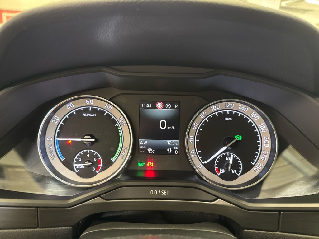 Skoda Superb 2020 Valkoinen