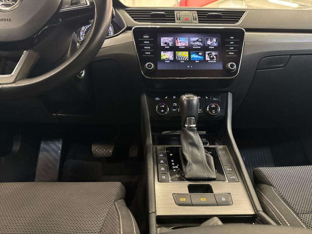 Skoda Superb 2020 Valkoinen