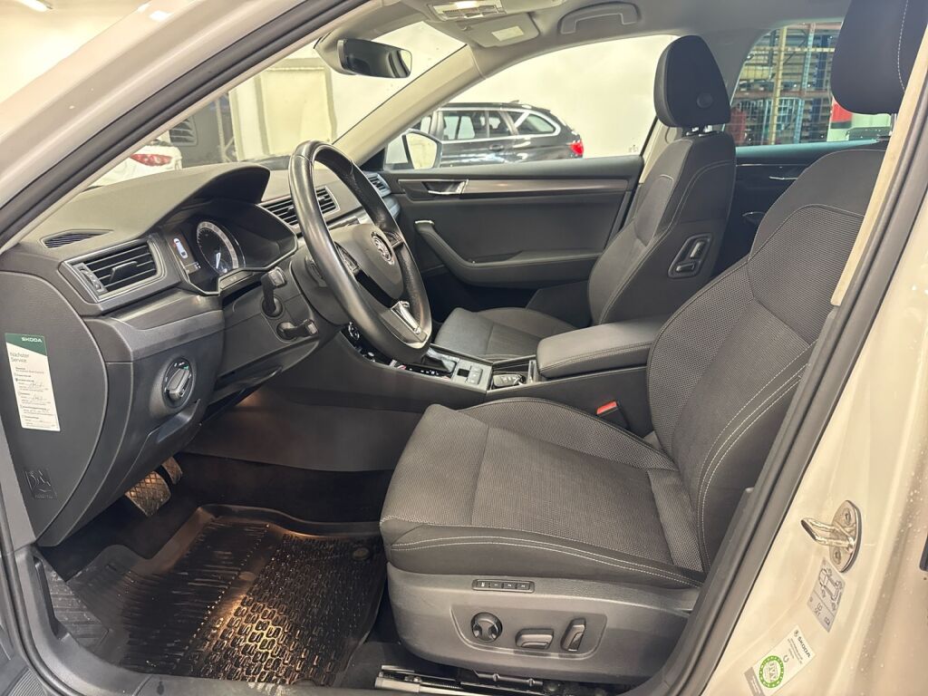 Skoda Superb 2020 Valkoinen