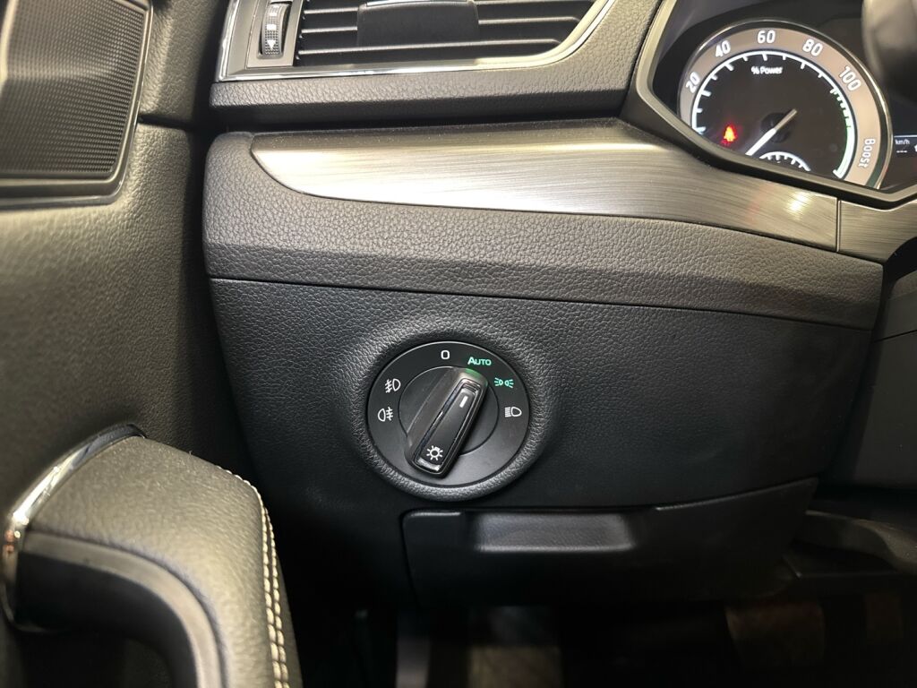 Skoda Superb 2020 Valkoinen