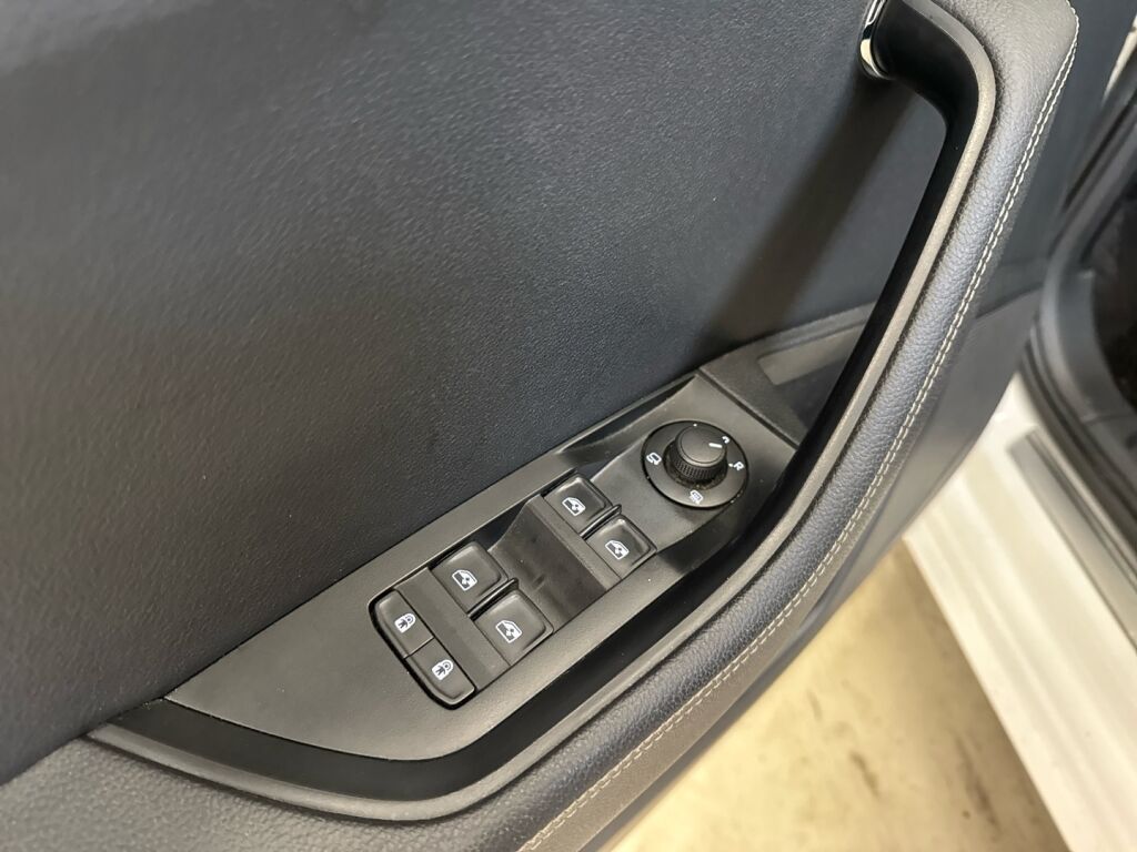 Skoda Superb 2020 Valkoinen