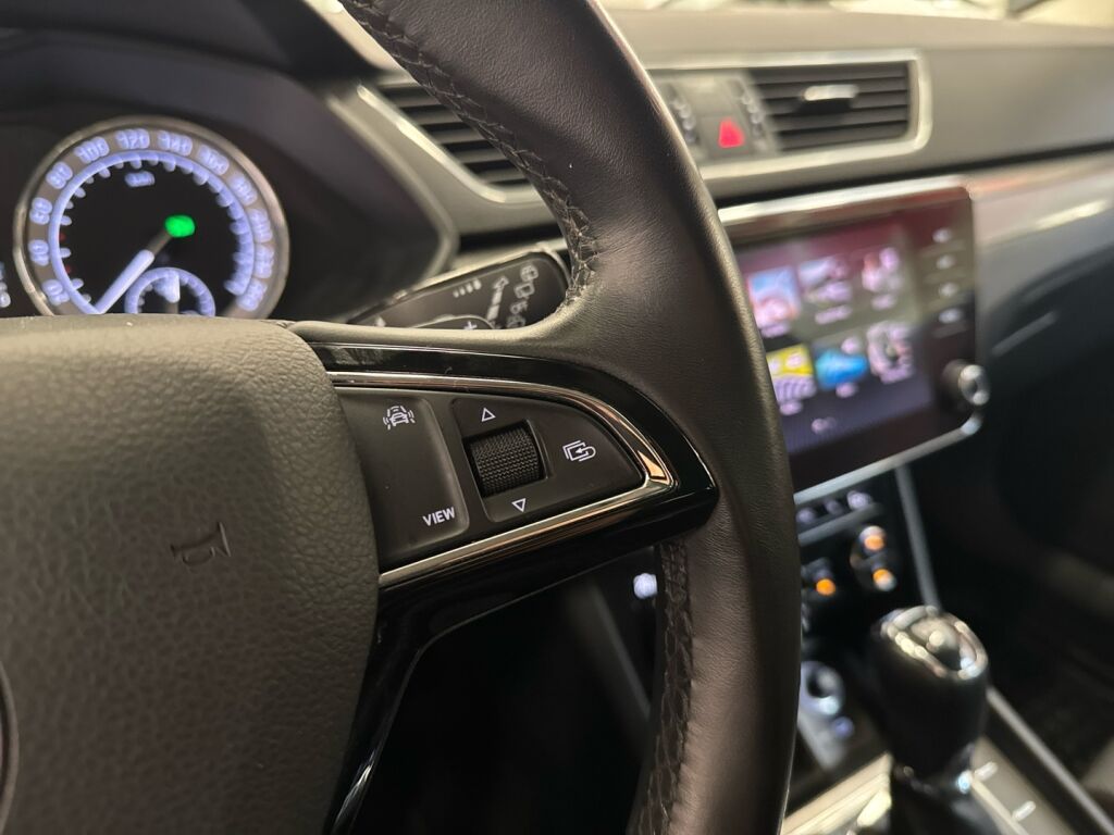 Skoda Superb 2020 Valkoinen