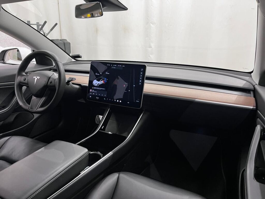 Tesla Model 3 2020 Valkoinen