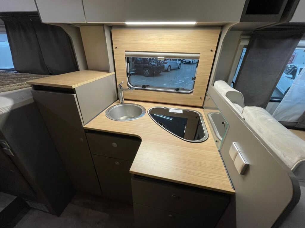 LMC Tourer Lift H 660 2024 Valkoinen