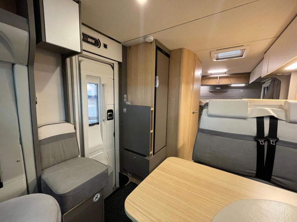 LMC Tourer Lift H 660 2024 Valkoinen