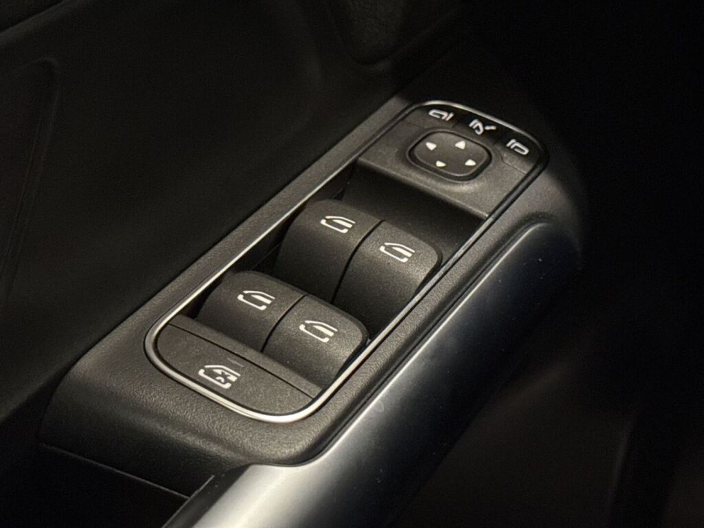 Mercedes-Benz EQA 2024 Musta