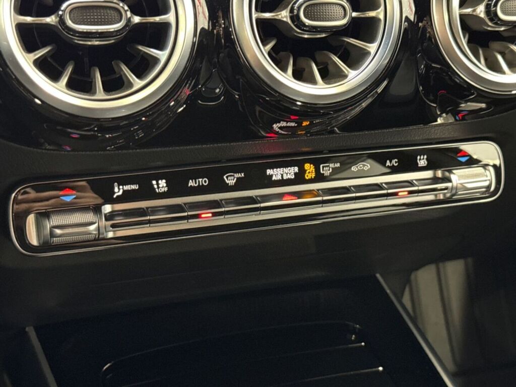 Mercedes-Benz EQA 2024 Musta