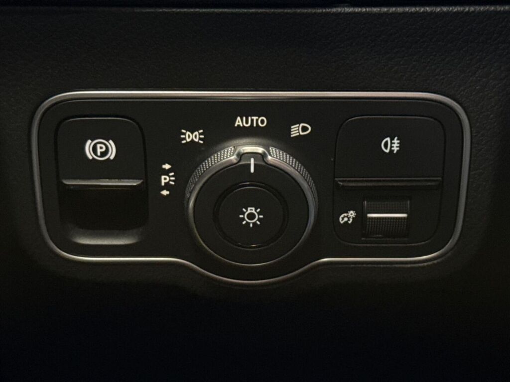 Mercedes-Benz EQA 2024 Musta
