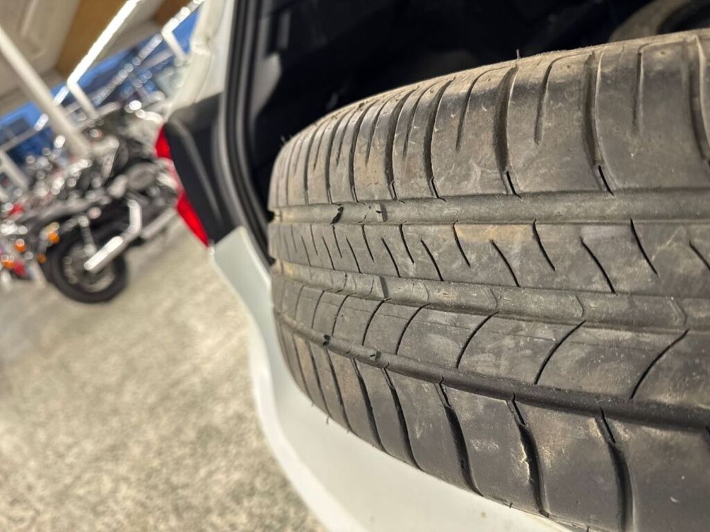 Ford Fiesta Van 2019 Valkoinen