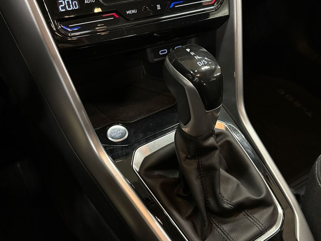 Volkswagen T-Roc 2022 Musta