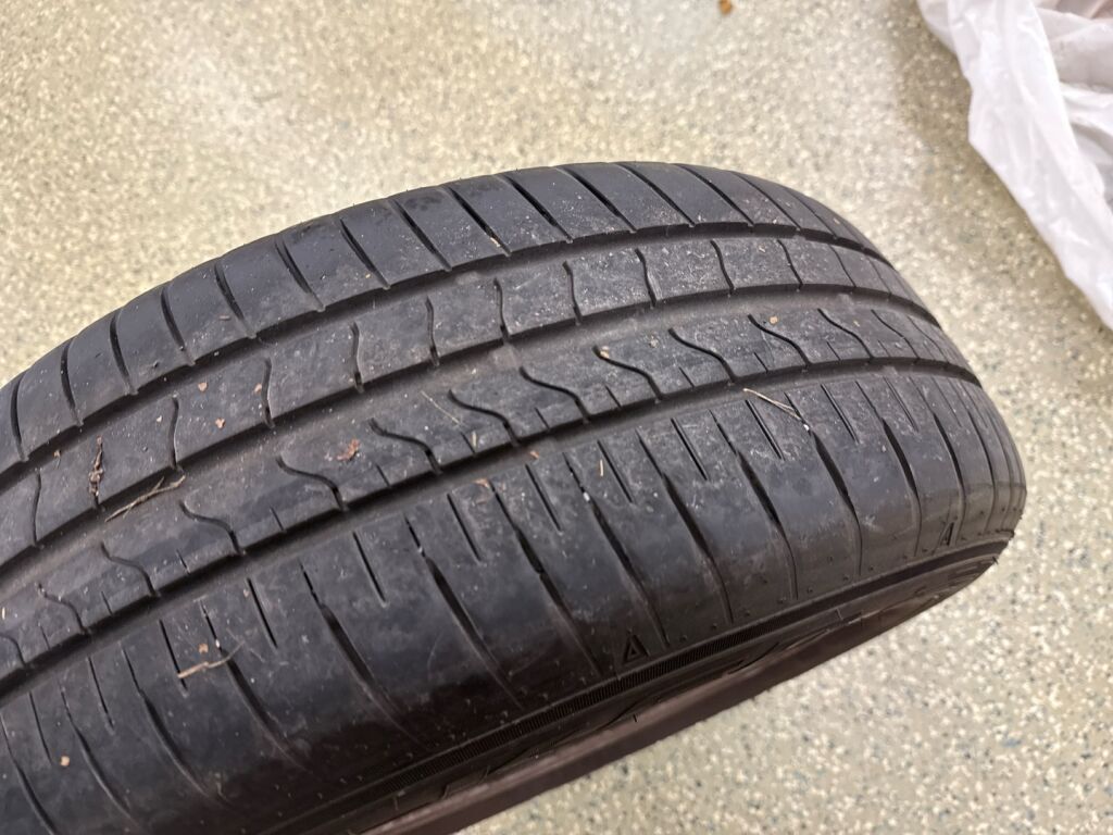 Volkswagen T-Roc 2022 Musta