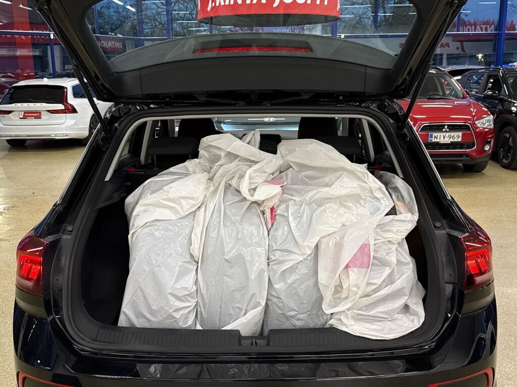 Volkswagen T-Roc 2022 Musta