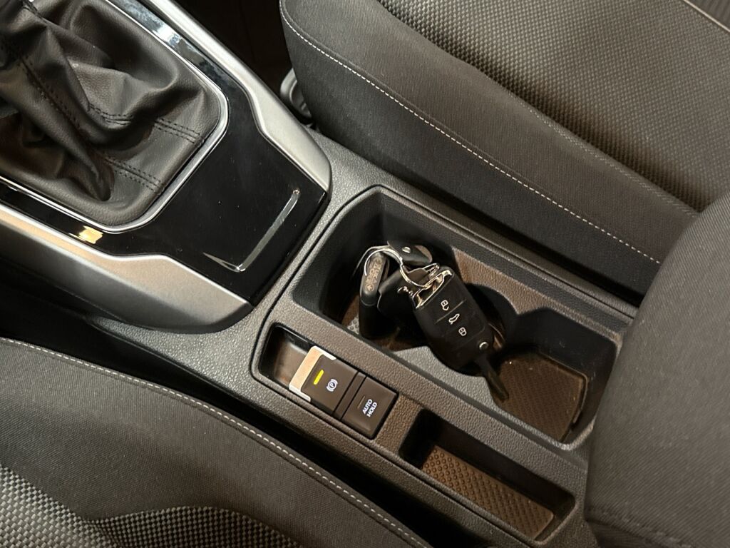 Volkswagen T-Roc 2022 Musta