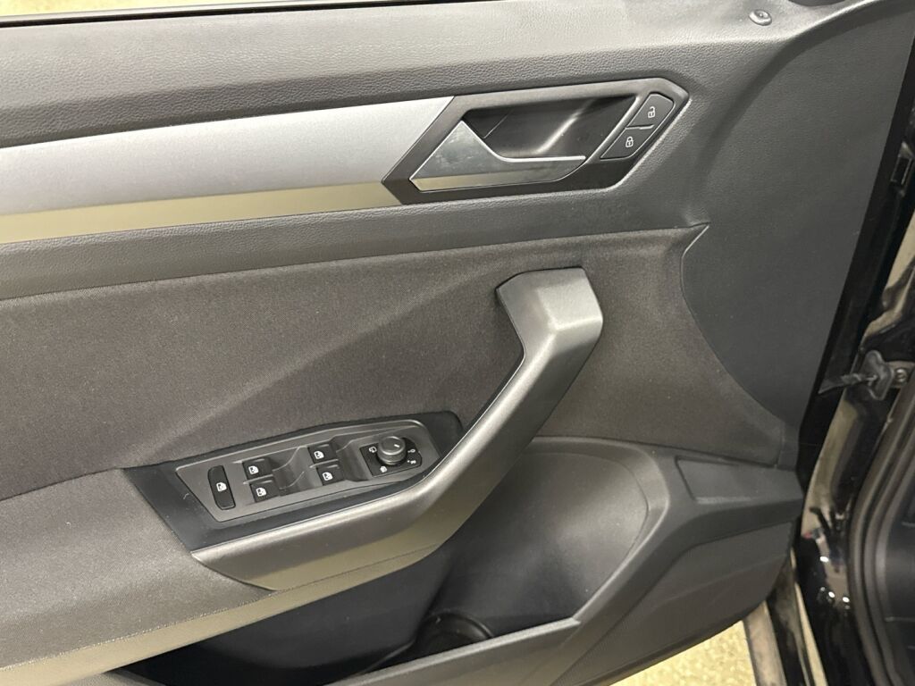 Volkswagen T-Roc 2022 Musta