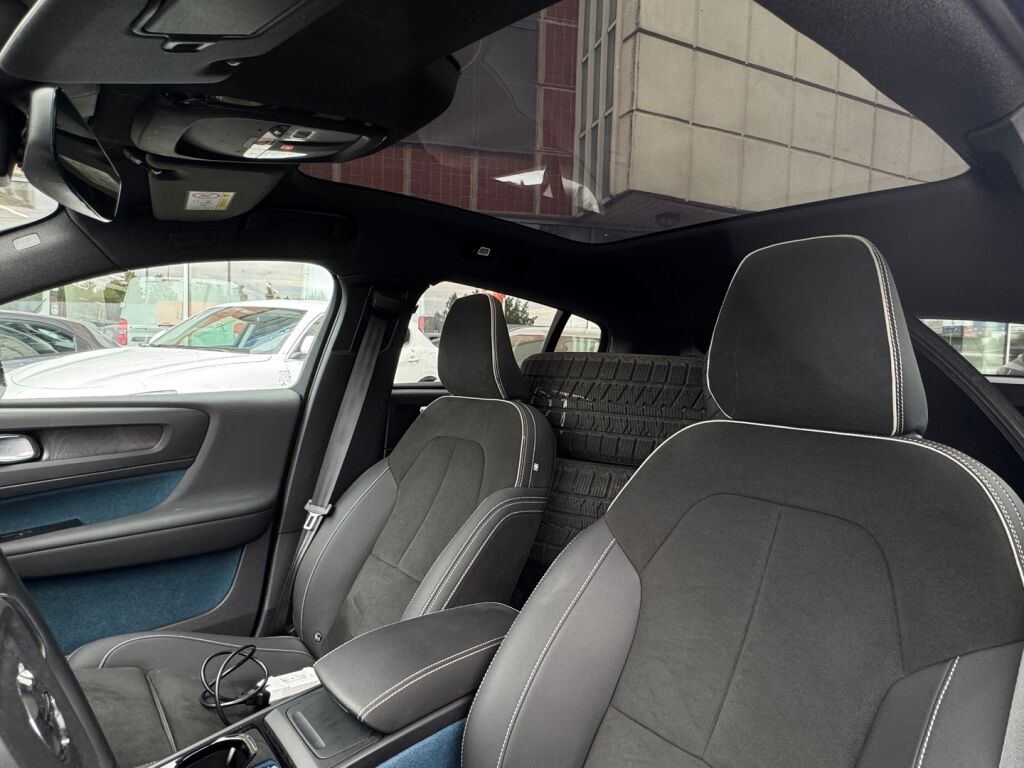 Volvo C40 2022 Sininen
