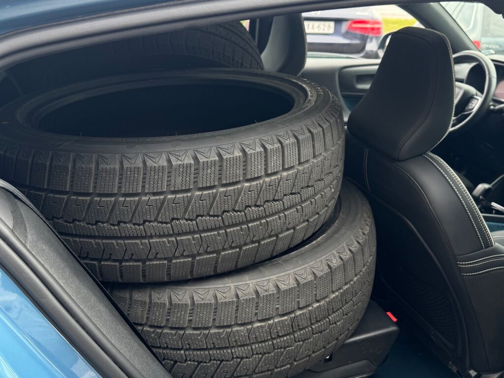 Volvo C40 2022 Sininen