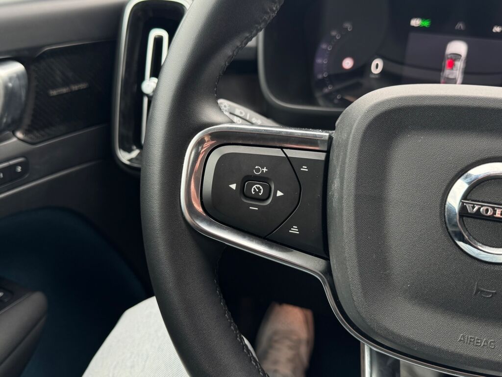 Volvo C40 2022 Sininen