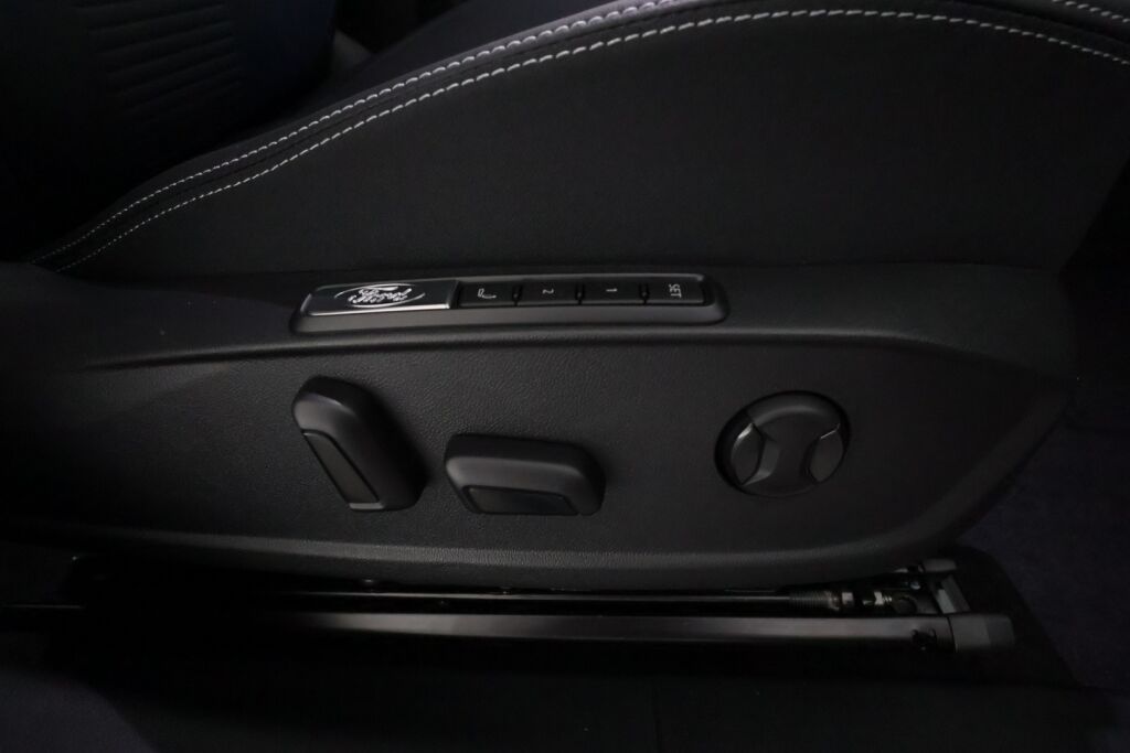 Ford Capri 2025 Punainen